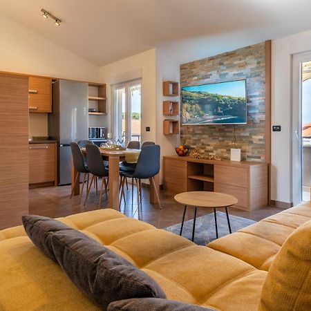 Penthouse Gea Premantura Exterior foto